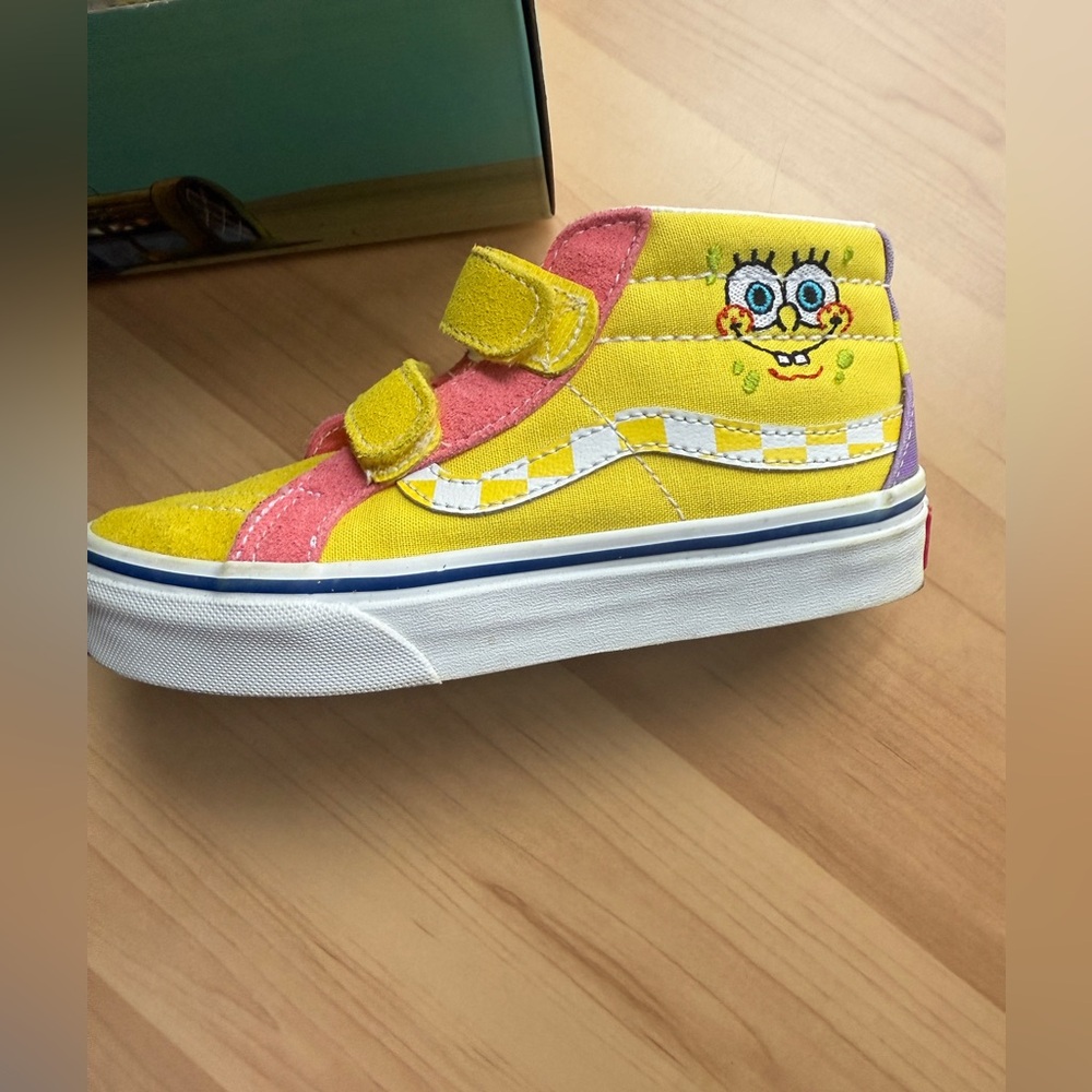 Nickelodeon SpongeBob Yellow and Pink Kids Sneakers - Picture 3 of 11
